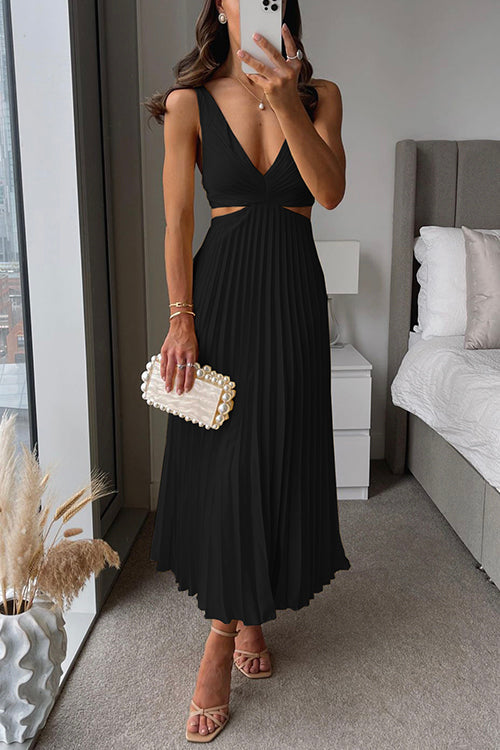 Women's maxi dress - sleeveless pleated silhouette wedding guest
