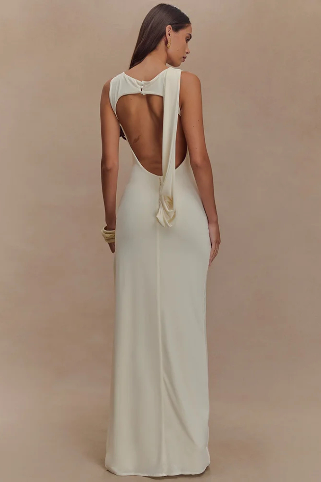 Sleeveless Round Neck Ruched Maxi Dress with Backless Design and Side Slit