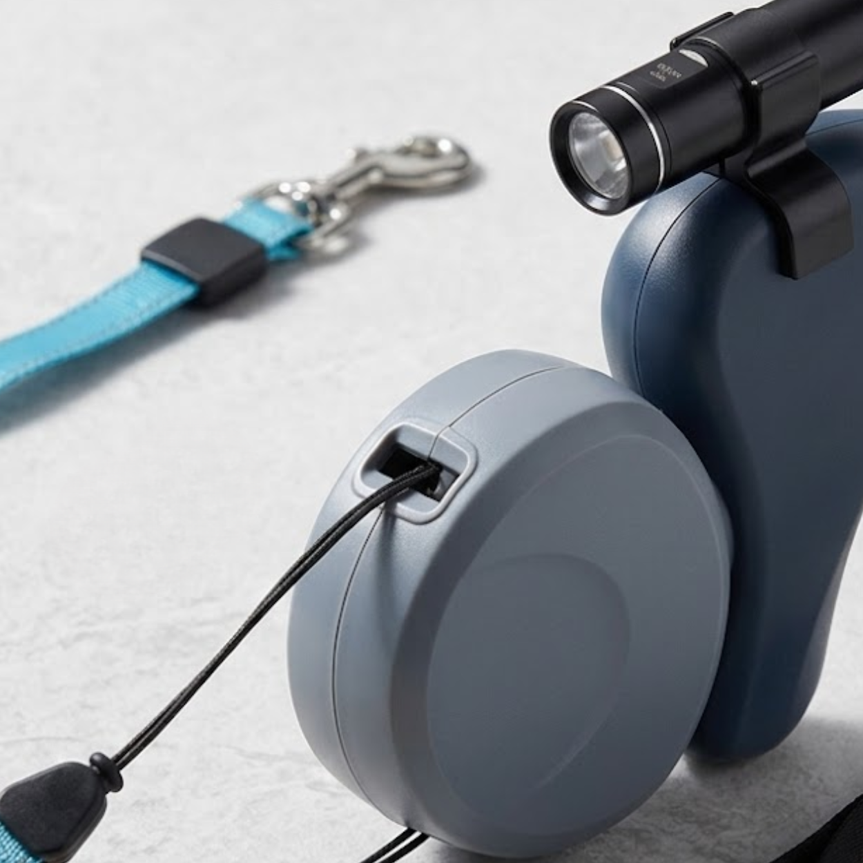 Retractable Double Dog Leash with 360 Degree Rotation and Integrated LED Flashlight