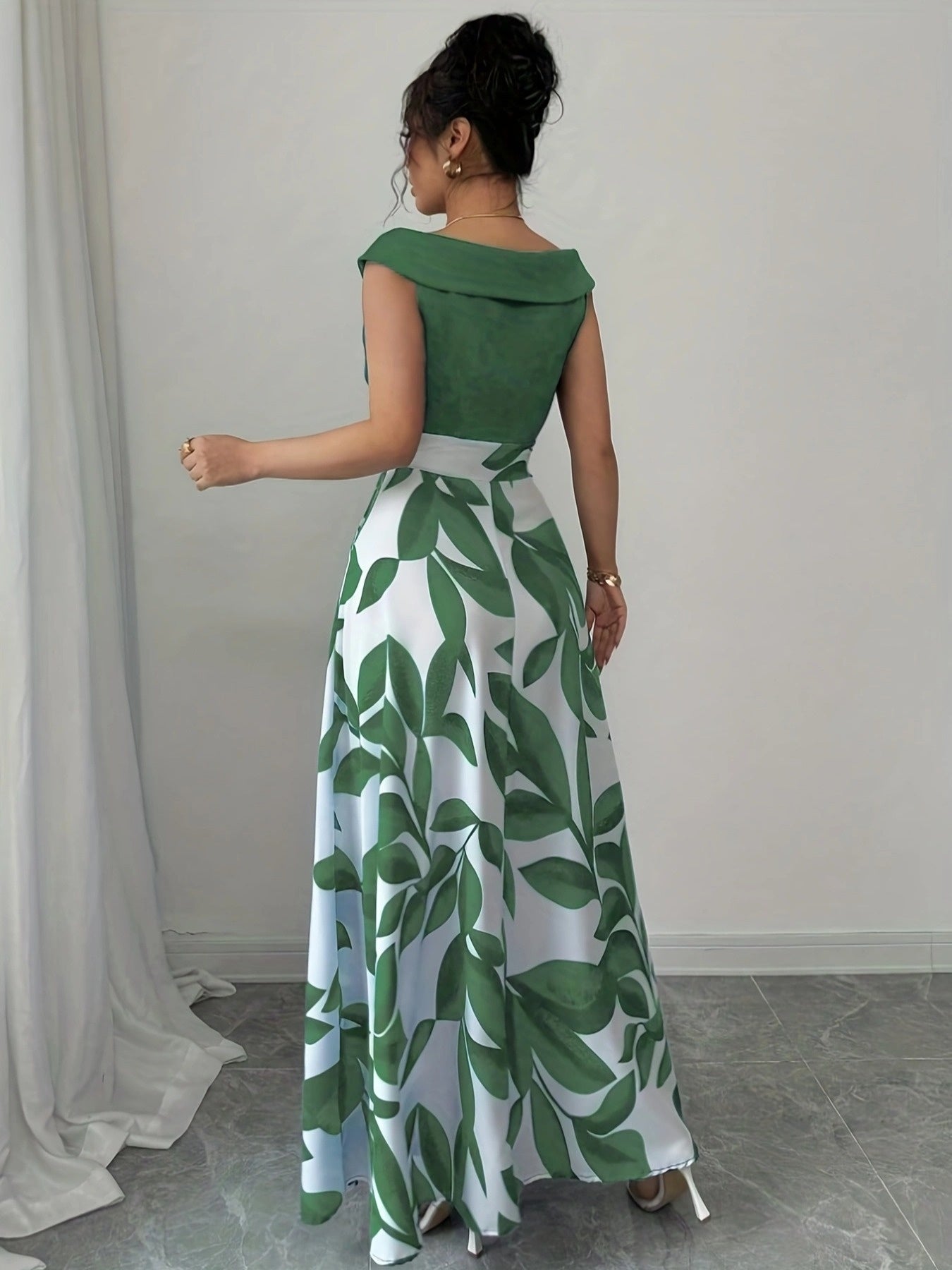 Women's maxi dress - V-neck cinched waist wedding guest