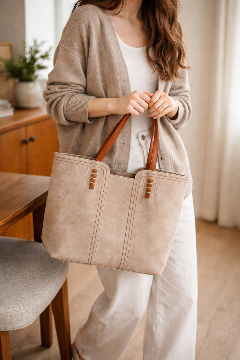Large women's structured shopper tote bag