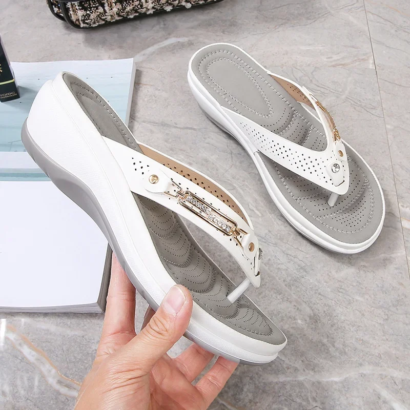 Women's flip flop sandals — cushioned sole with decorative strap for casual daily