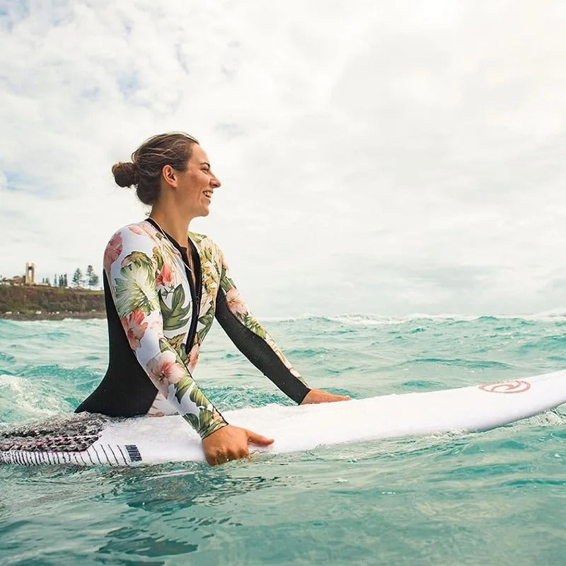 Long sleeve one-piece swimsuit — athletic fit for beach holidays